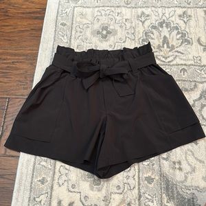Athleta black loose high-waisted shorts w/ belt bow, size 2, excellent condition